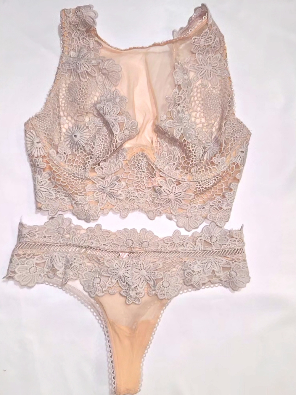 NWOT Victoria's Secret Dream Angels Lace Bralette & Thong Set in Nude 32D/XS
